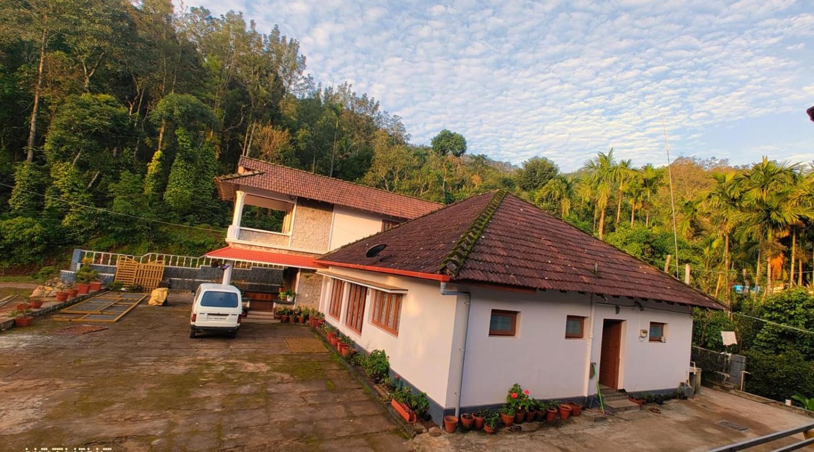 Coorg Divine Spark Home Stay Suntikoppa Exterior foto